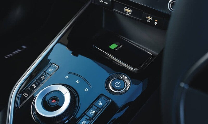 kia-niro-ev-australia_interior-phone-charger