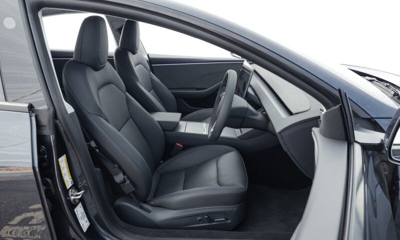 tesla-model-3-highland-australia_interior-front-seats