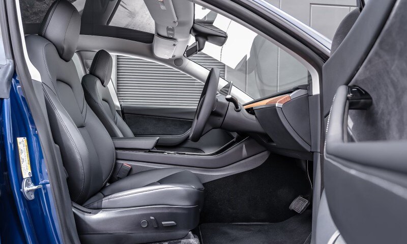 tesla-model-y-australia_interior-seats_front